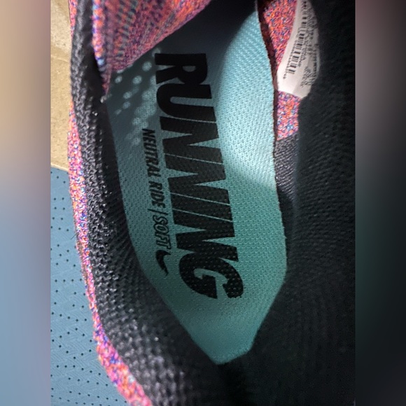 Nike woman’s running sneakers size 8,5 excellent condition - Picture 4 of 4